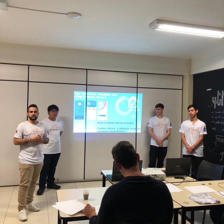 ALUNOS DO PROJETO APRENDER E CRESCER 2022 APRESENTAM TRABALHOS DE CONCLUSÃO DE CURSO