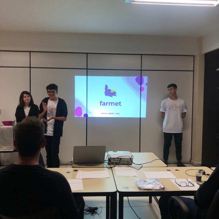 ALUNOS DO PROJETO APRENDER E CRESCER 2022 APRESENTAM TRABALHOS DE CONCLUSÃO DE CURSO