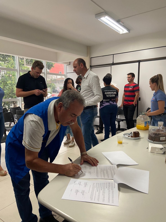 Assinatura contrato parceria Rotary Clube de Dois Vizinhos e Sudotec