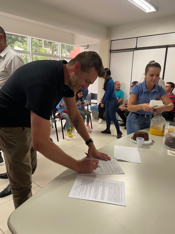 Assinatura contrato parceria Rotary Clube de Dois Vizinhos e Sudotec