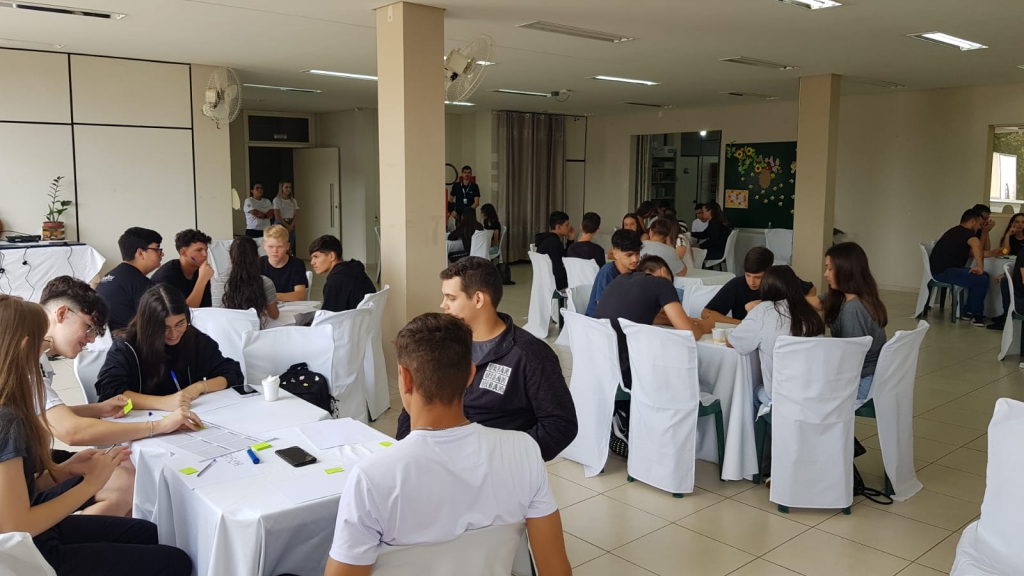 Alunos do Aprender e Crescer participam do Garage Sprint programa de Geração de Negócios Inavodores do Sebrae