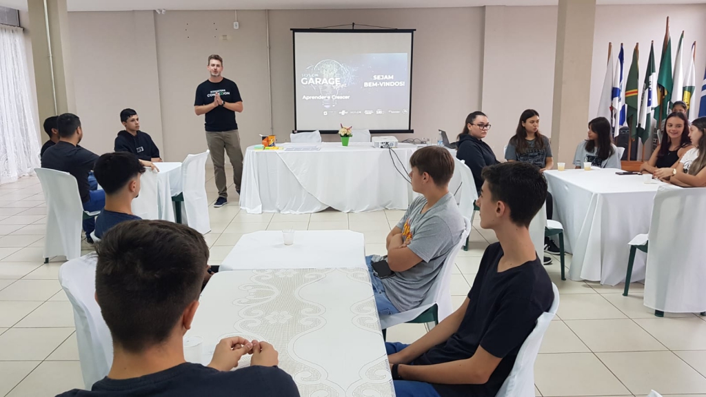 Alunos do Aprender e Crescer participam do Garage Sprint programa de Geração de Negócios Inavodores do Sebrae