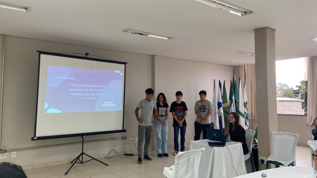 Alunos do Aprender e Crescer participam do Garage Sprint programa de Geração de Negócios Inavodores do Sebrae