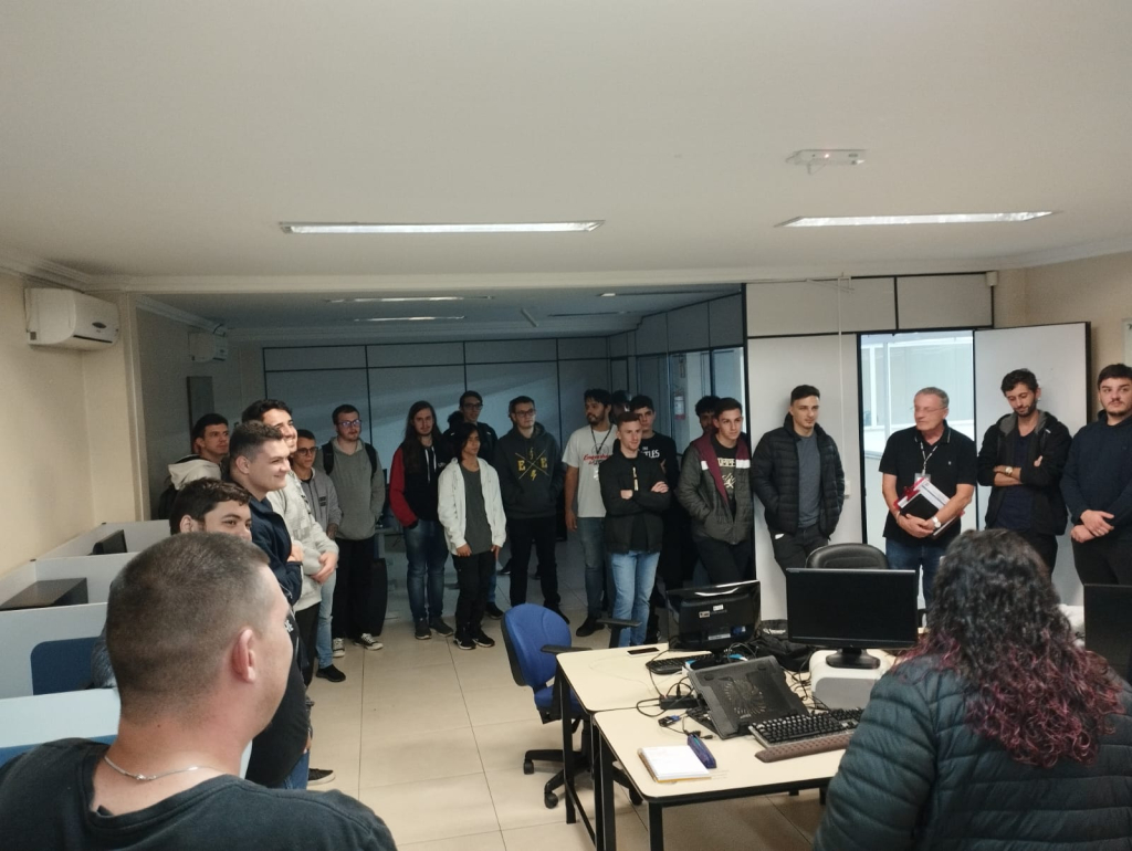 SUDOTEC RECEPCIONA ACADEMICOS DA UTFPR