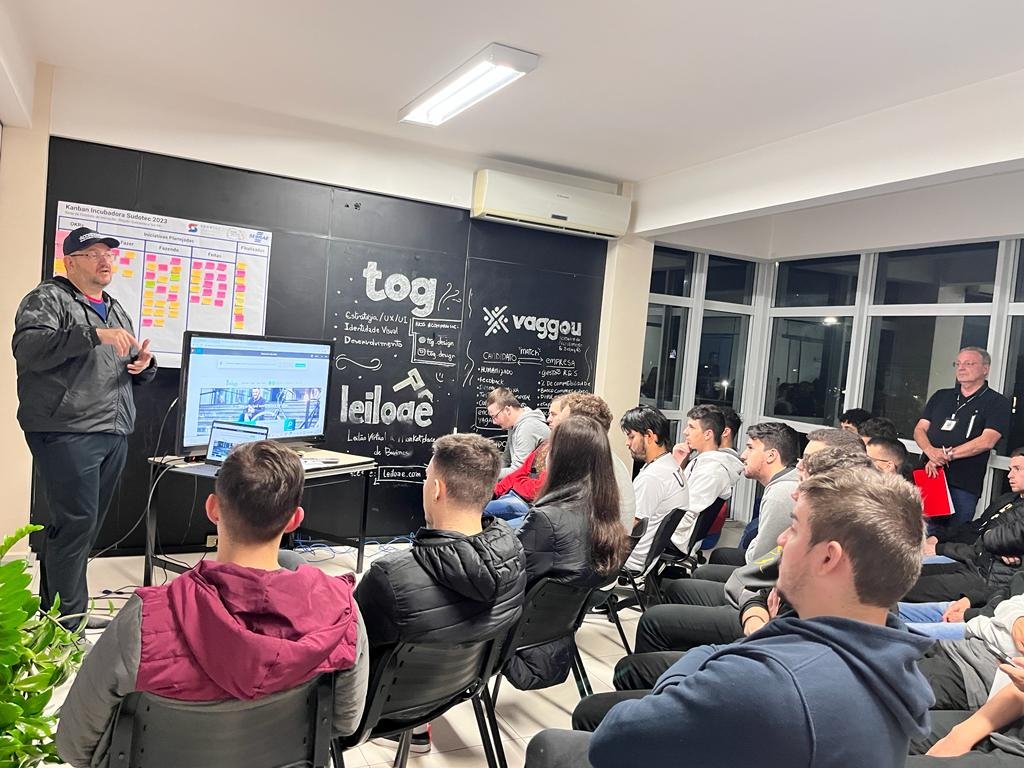 SUDOTEC RECEPCIONA ACADEMICOS DA UTFPR