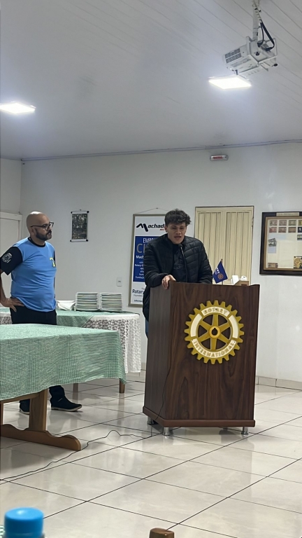 Reunião do Rotary Club Dois Vizinhos intuito de agradecer o incentivo e o patrocino do subsidio para que esses alunos participassem do StartupWeekend