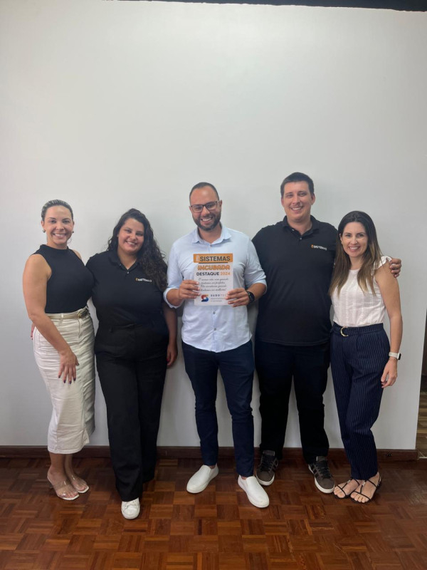 Sudotec entrega troféu para empresa incubada destaque 2024: Ê-Sistemas!