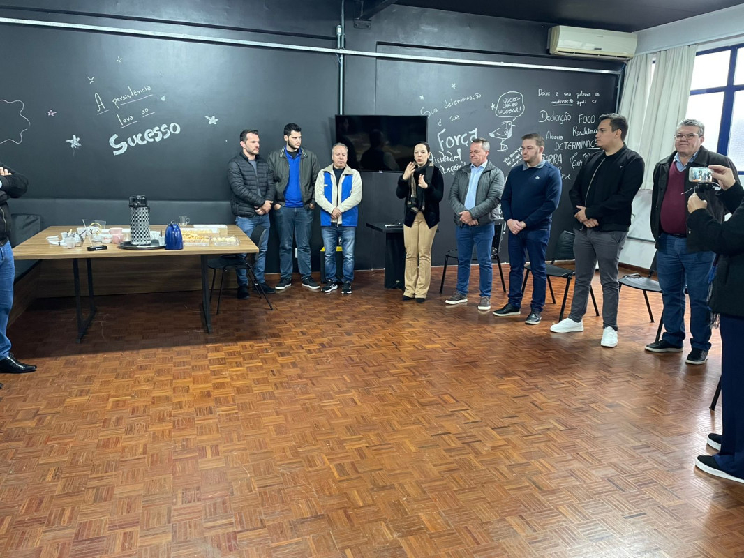 Rotary e Cresol realizam entrega de projeto  para Sudotec