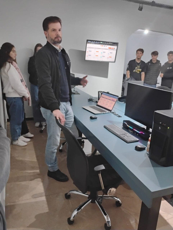 Turma Apender e Crescer realiza visita técnica a empresa Leigado